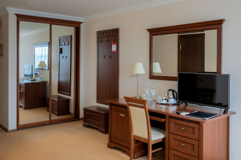 Intourist Hotel Zaporizhia Екстериор снимка