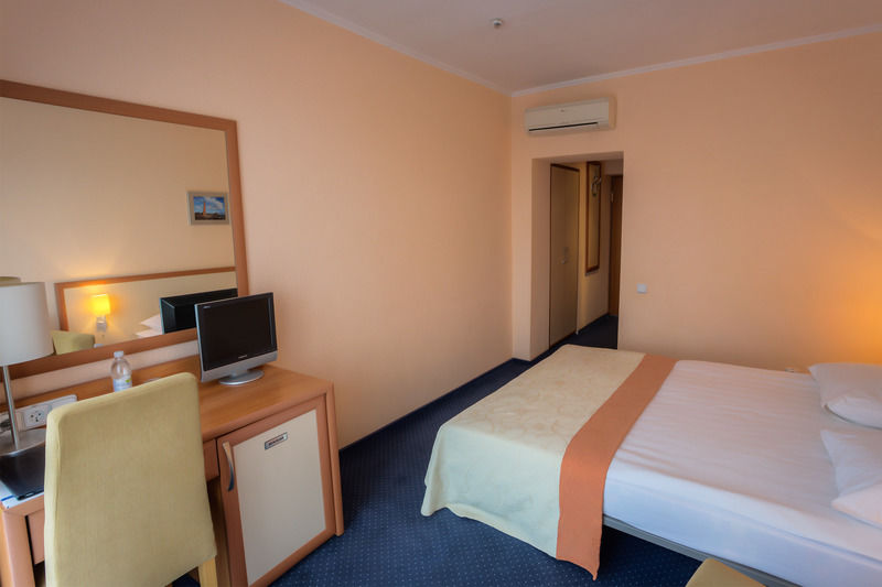 Intourist Hotel Zaporizhia Екстериор снимка