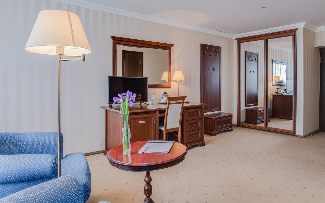 Intourist Hotel Zaporizhia Екстериор снимка