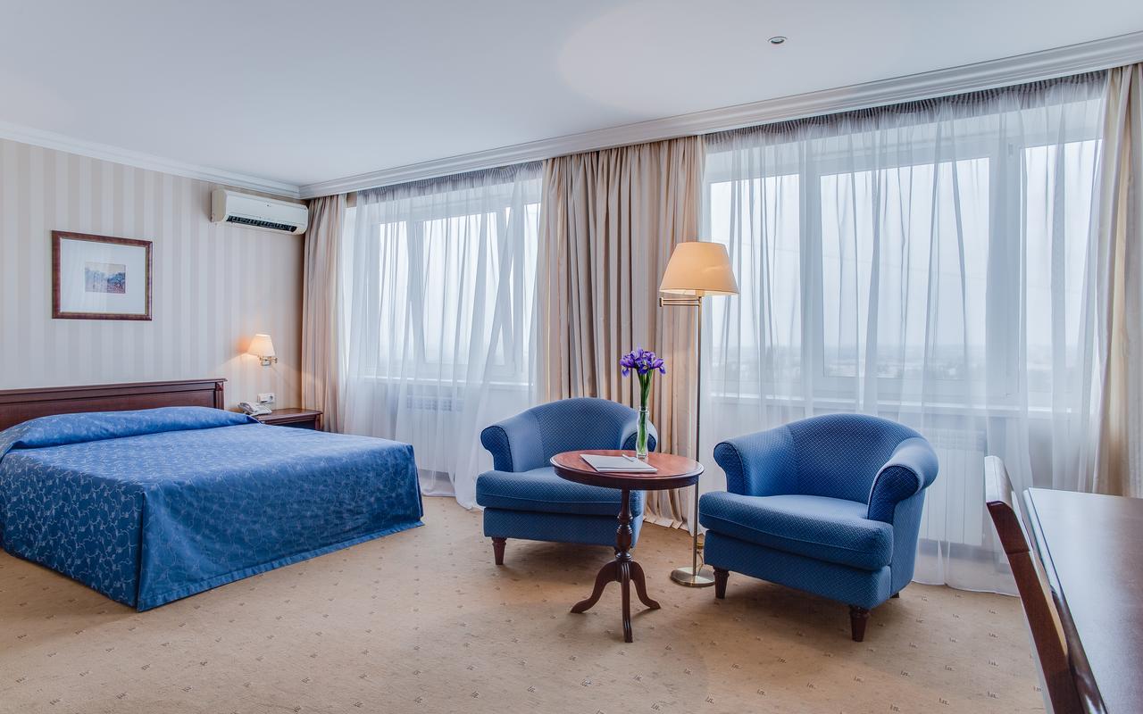 Intourist Hotel Zaporizhia Екстериор снимка