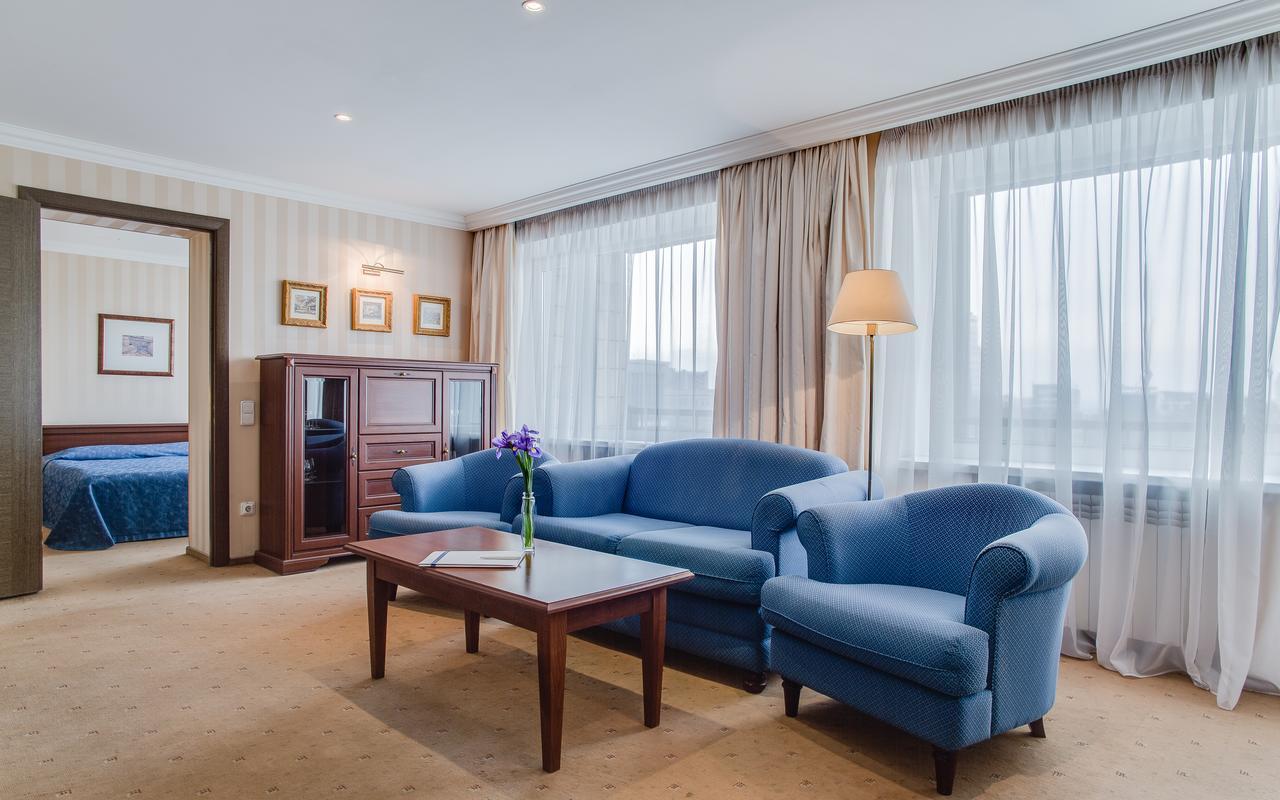 Intourist Hotel Zaporizhia Екстериор снимка