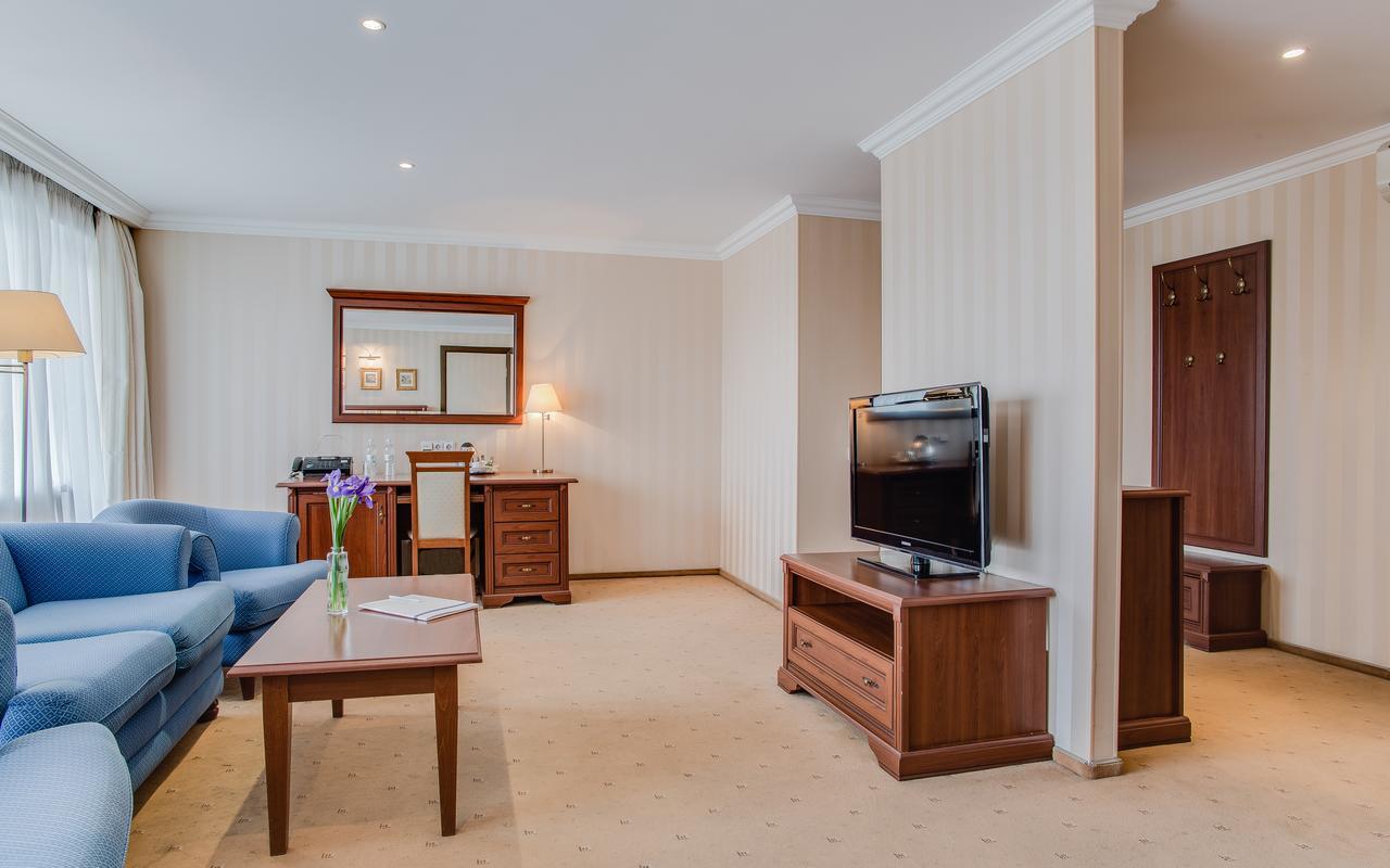Intourist Hotel Zaporizhia Екстериор снимка