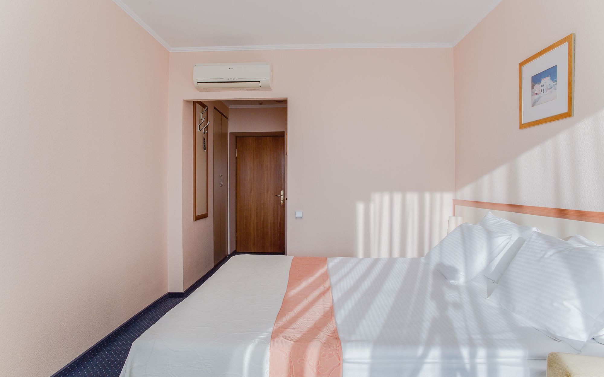 Intourist Hotel Zaporizhia Екстериор снимка