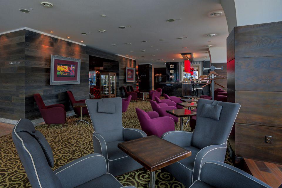 Intourist Hotel Zaporizhia Екстериор снимка